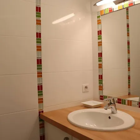 A Saint-jean-de-luz, Centre, A Pied, 3 Etoiles, 2 Pieces *