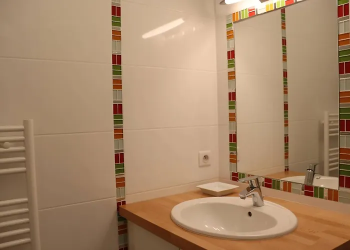 A Saint-jean-de-luz, Centre, A Pied, 3 Etoiles, 2 Pieces - Fr-1-792-30 *